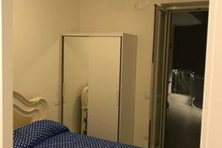 Room 3 of 10