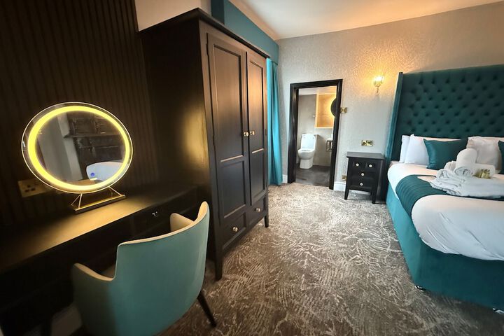 Room 2 of 33