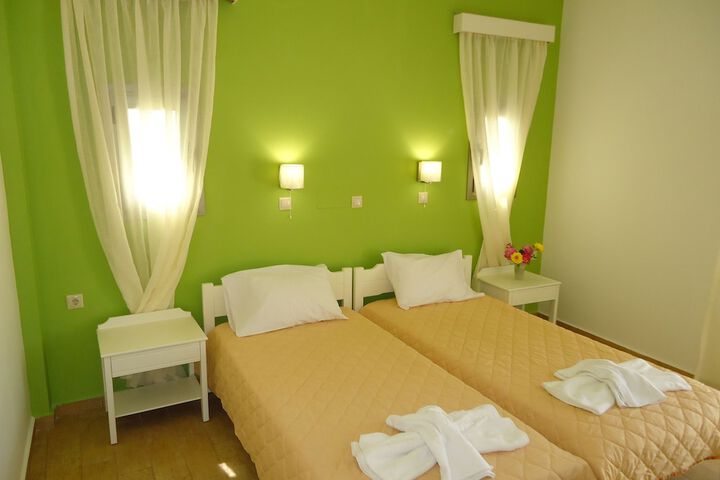 Room 2 of 63