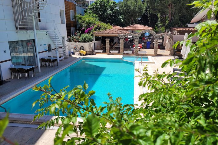 Pool 18 of 26