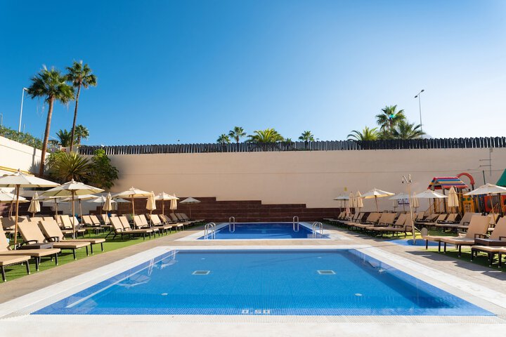 Hotel Pool