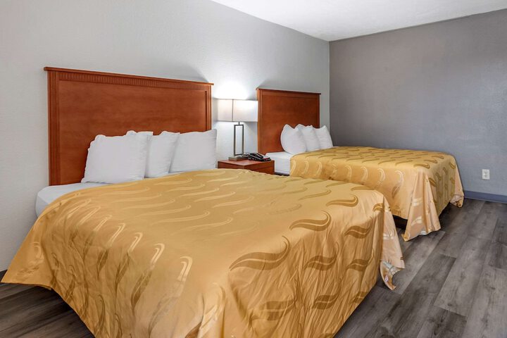 2 Double Beds (13 of 13)