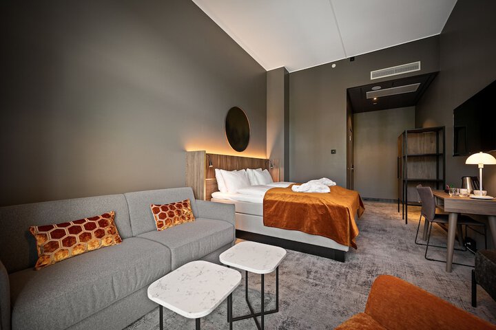 Room 25 of 87