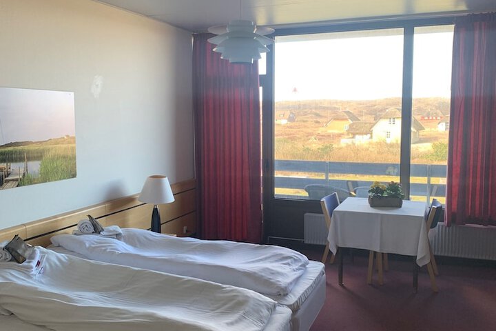 Room 32 of 53