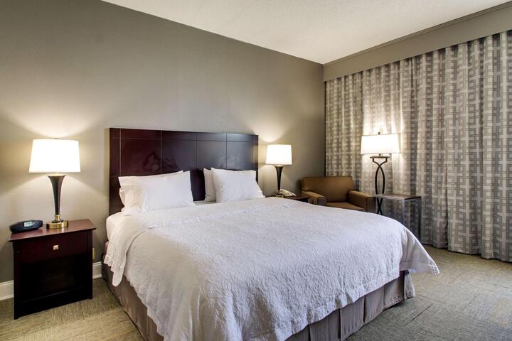 1 King Bed (1 of 20)