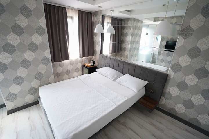 Room 6 of 31