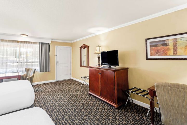 Room 11 of 34