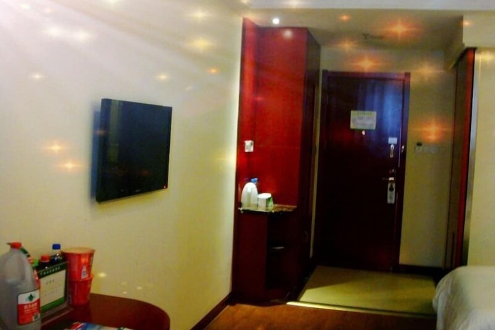 Room 14 of 19