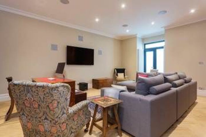 Room 25 of 29