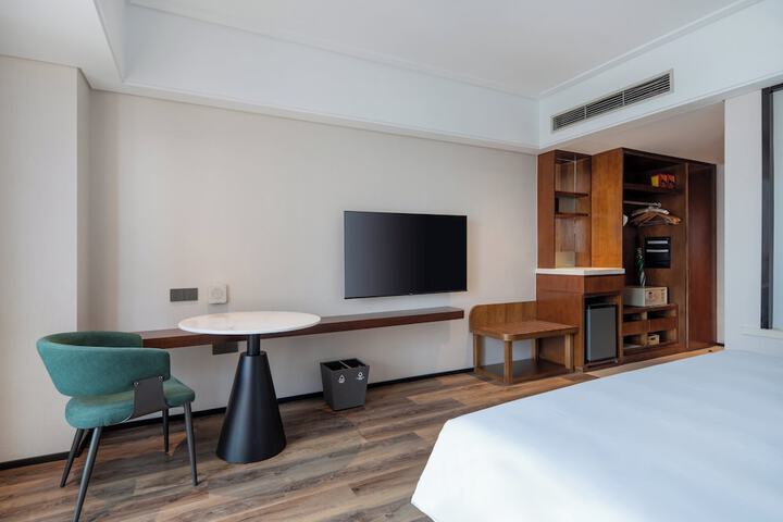 Room 18 of 109