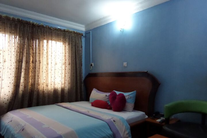Room 3 of 33