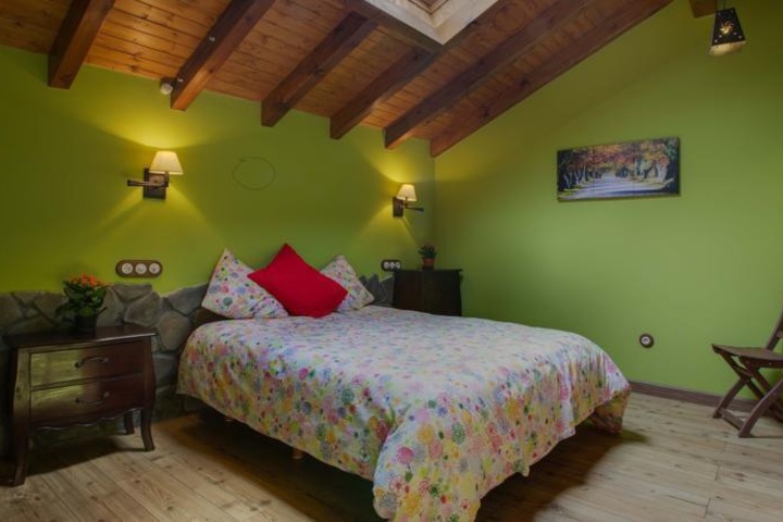 Room 2 of 9