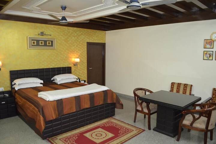 Room 4 of 31