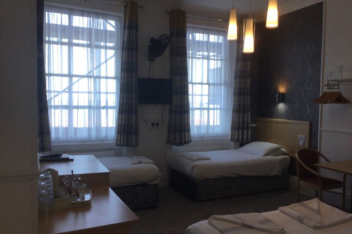 Room 53 of 170