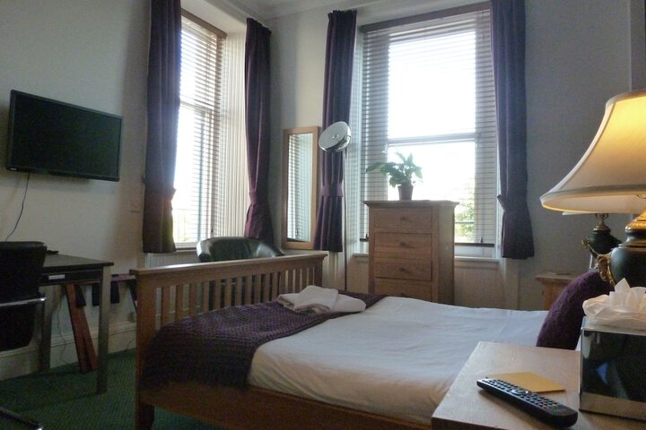Room 11 of 37