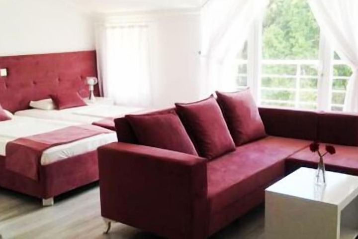 Room 7 of 16