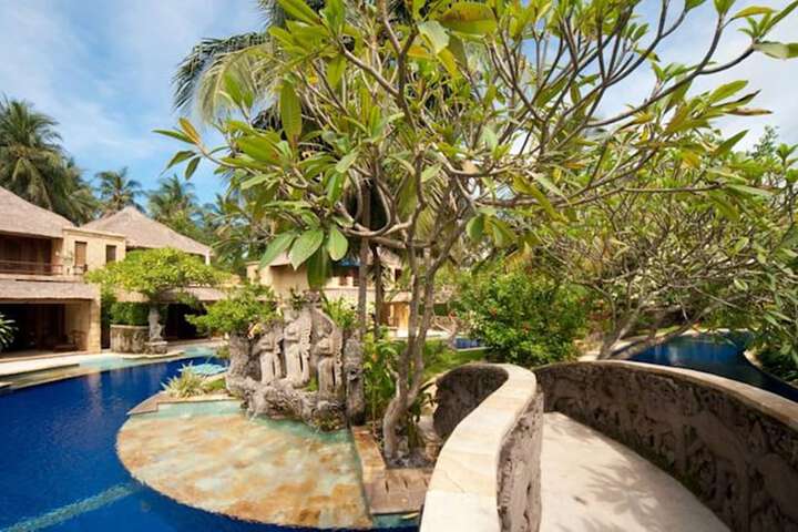 Hotel Pool
