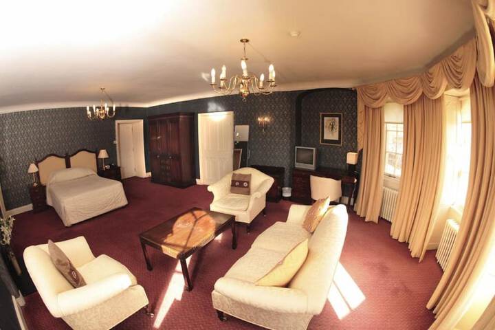 Room 14 of 77
