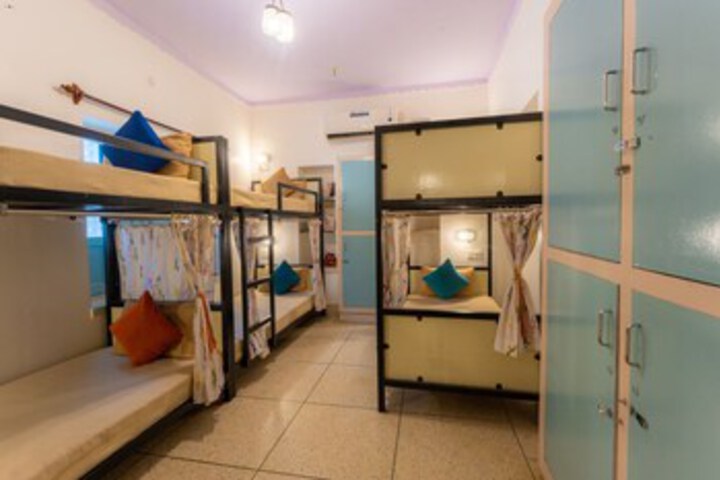 Room 25 of 189