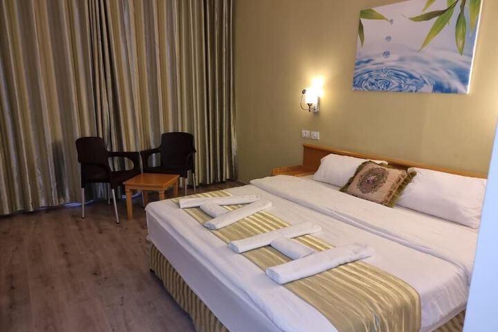 Room 9 of 29