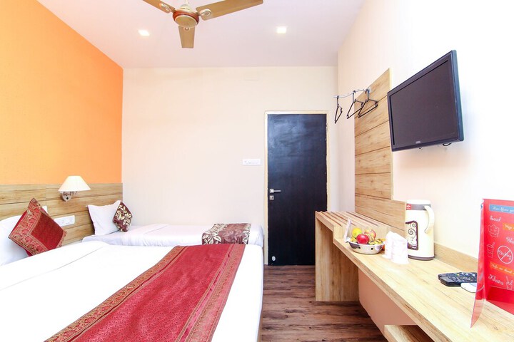 Room 16 of 34