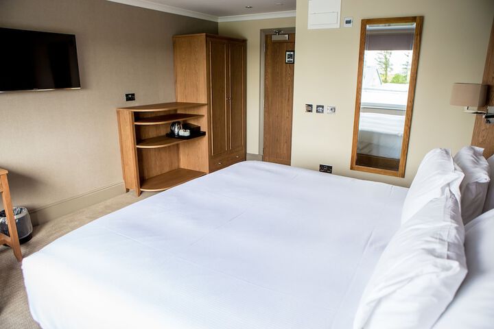 Room 4 of 66
