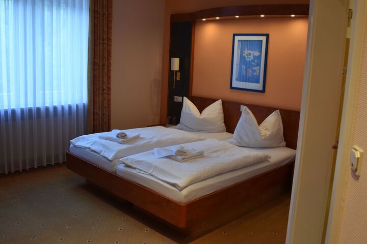 Room 2 of 49