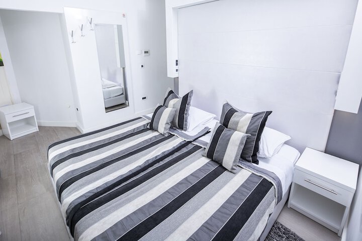 Room 10 of 60