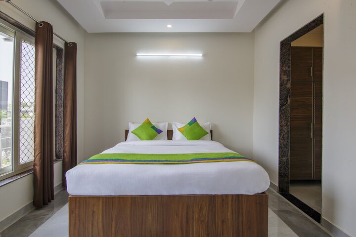 Room 16 of 26