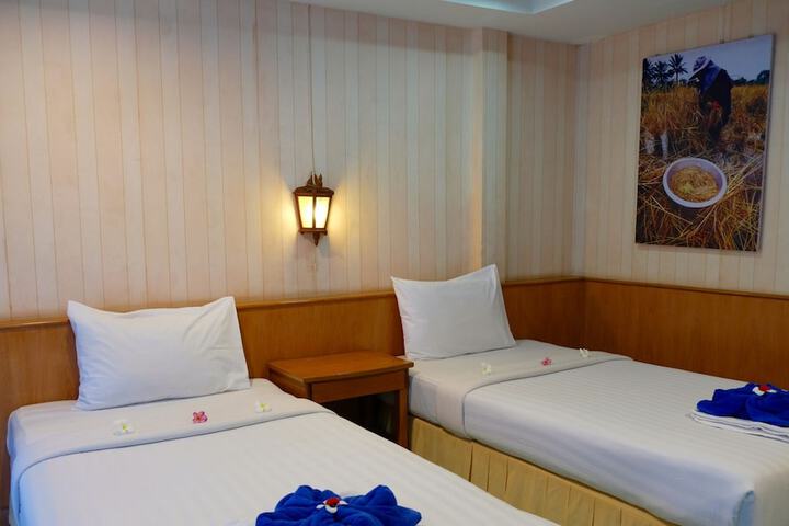 Room 15 of 191