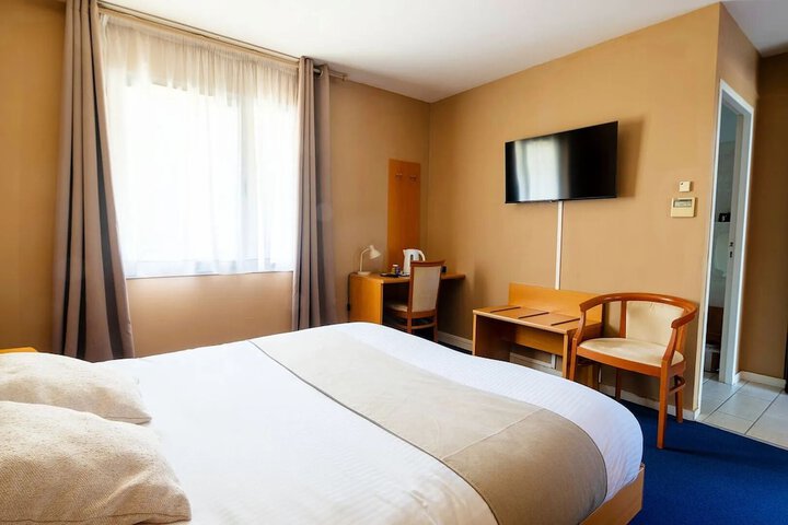 Room 15 of 38