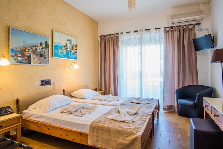 Room 10 of 27