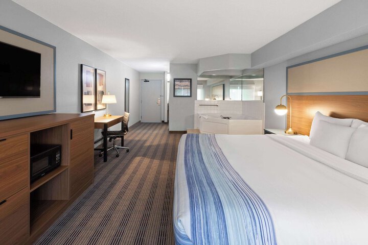 1 King Bed Executive Room Second Floor (1 of 23)