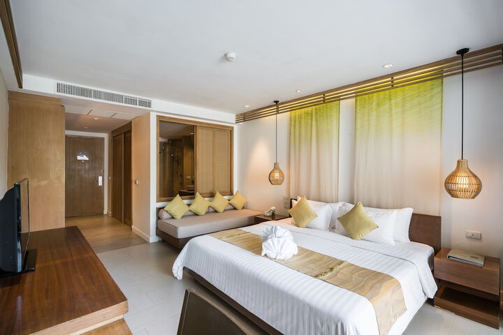 Room 15 of 104