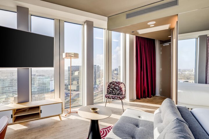 Room 45 of 107