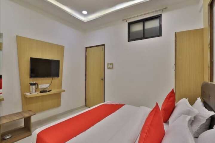 Room 14 of 18