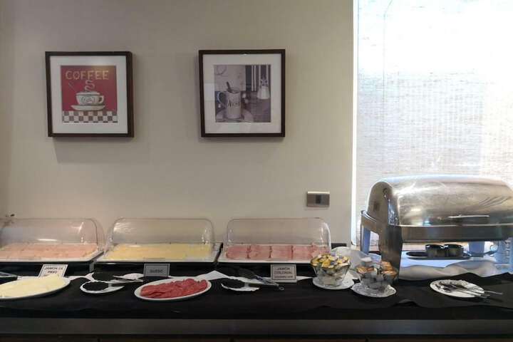 Breakfast area