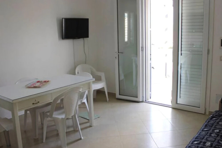 Room 2 of 19