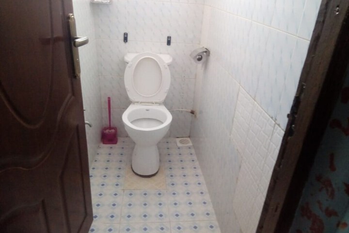 Room 7 of 12