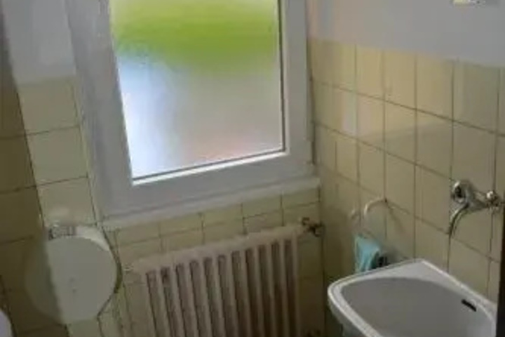 Room 9 of 19