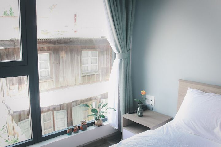 Room 9 of 18