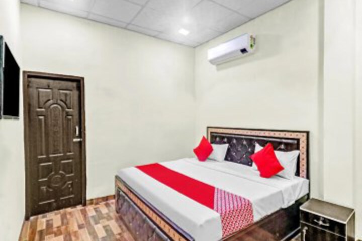 OYO Flagship 81985 Hotel Yogi