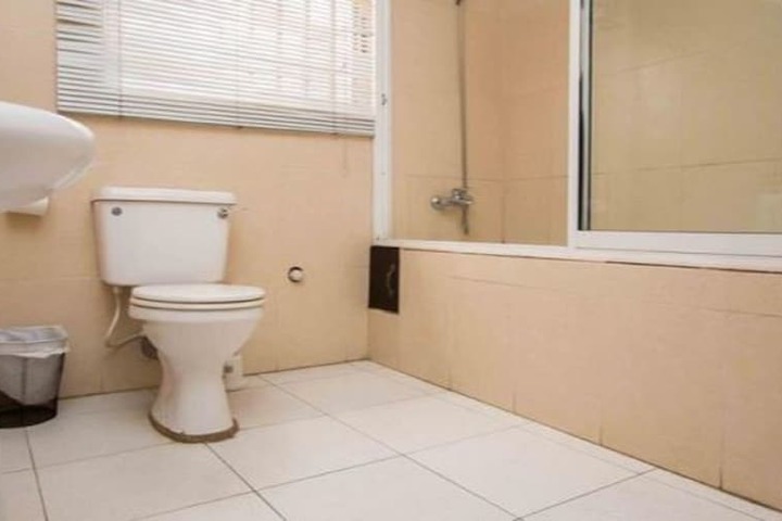 Room 7 of 11