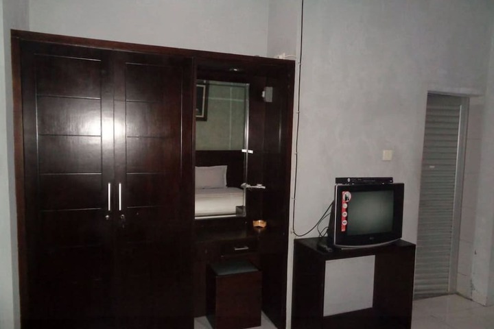 Room 9 of 15