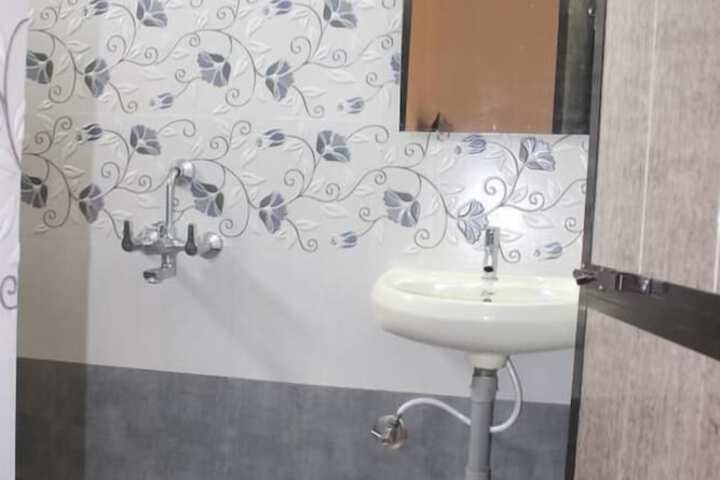 Room 8 of 11