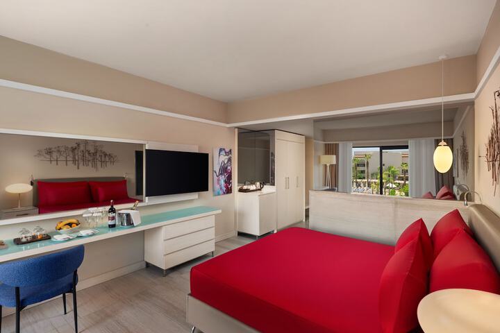 Room 40 of 303
