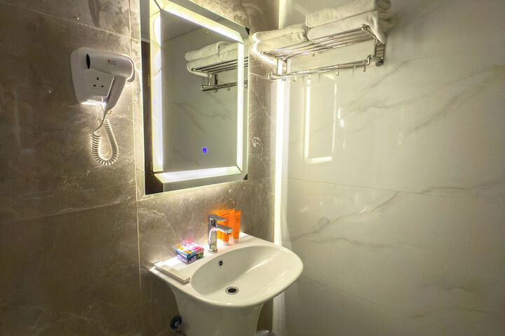 Room 14 of 17