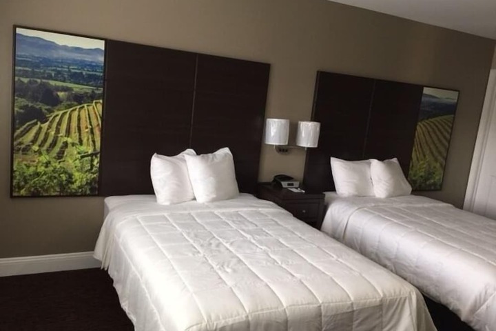2 Double Beds (6 of 8)