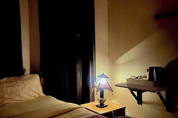 Room 5 of 7