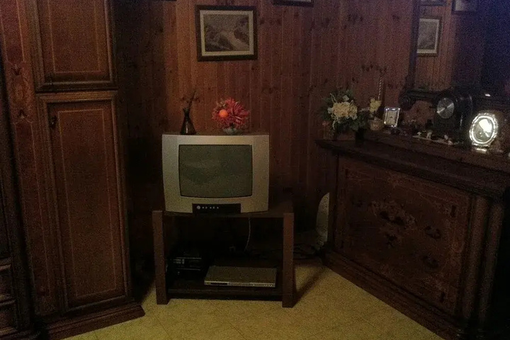 Room 6 of 11